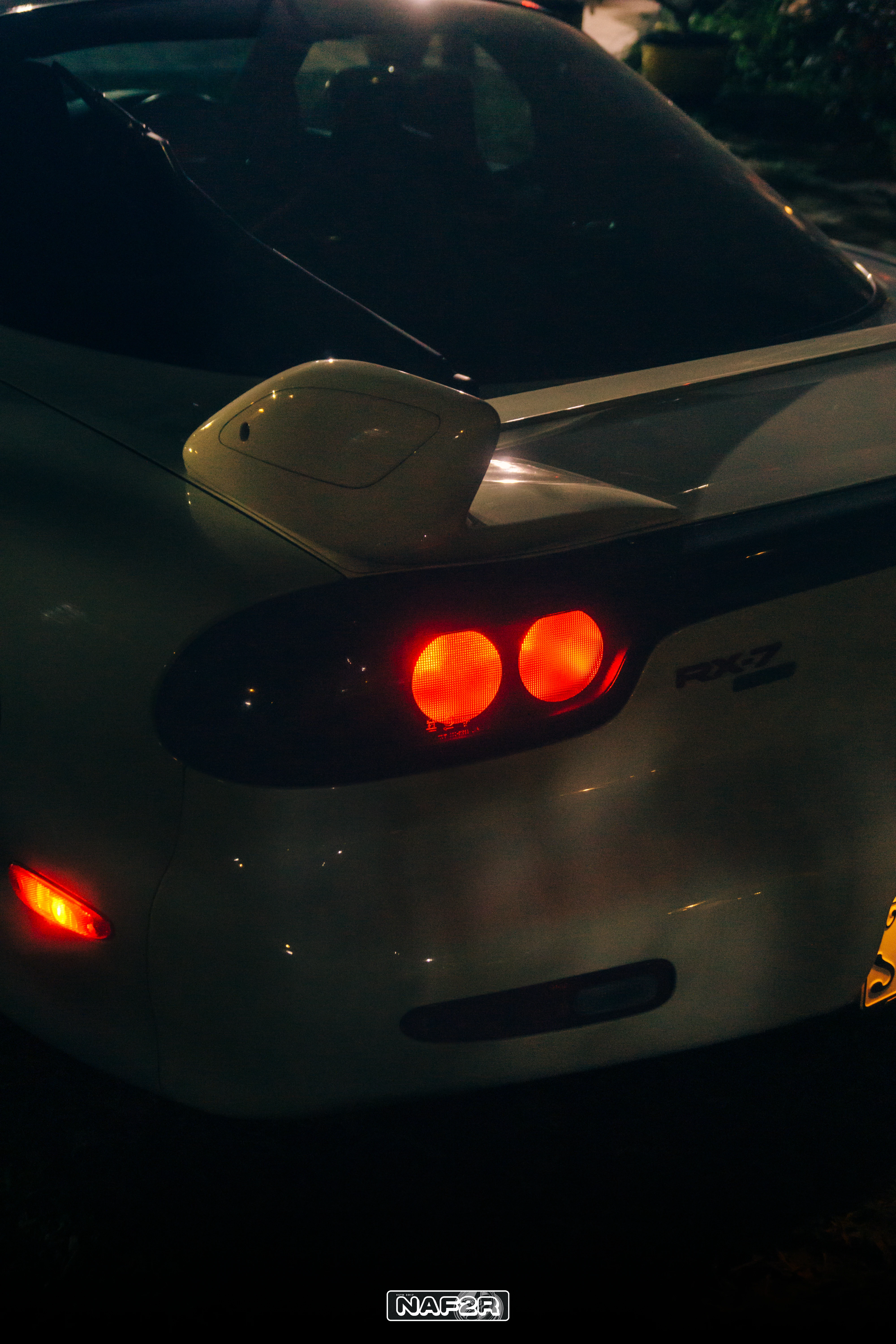RX-7 twin round tail lights